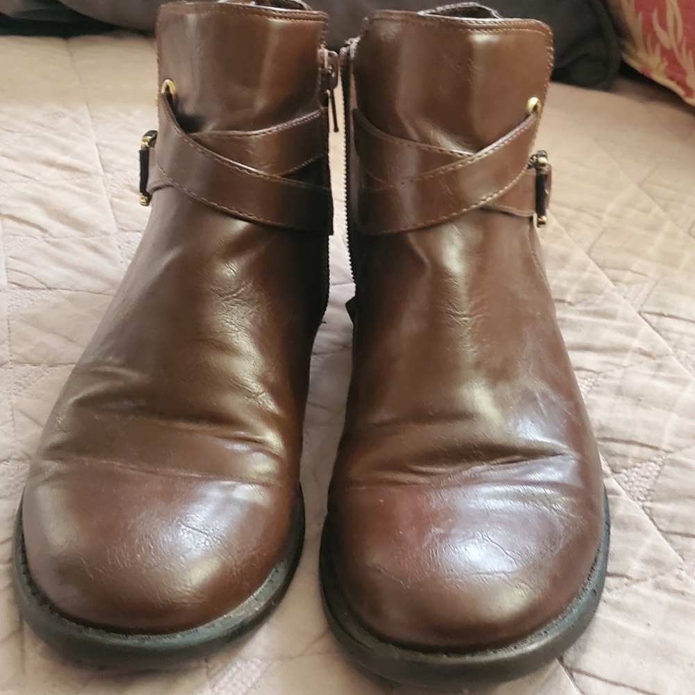 boots - size 7M